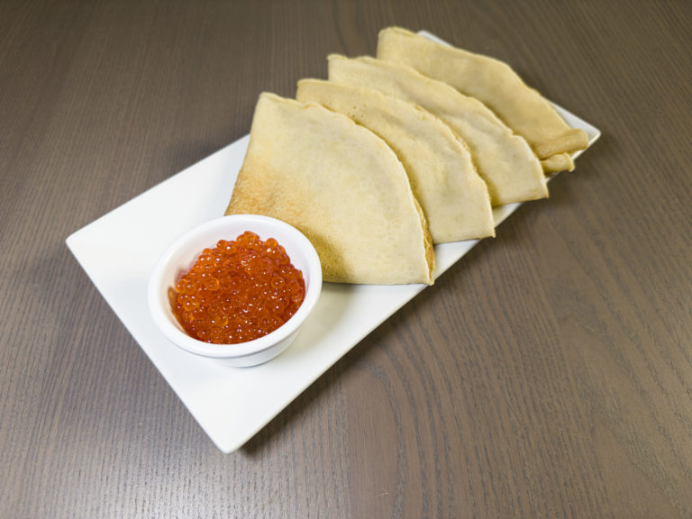 Crêpes with red caviar (4pc)